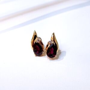 Vintage gold and red Gemstone Teardrop Stud Earrings